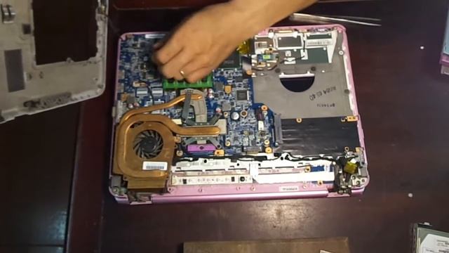 Tháo lắp laptop sony VGN CS110 E , Removable laptop sony CS 110E смотреть онлайн