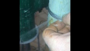 Как поставить хомут для устранения свища на трубе?