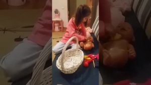 Играем в доктора делаем укол