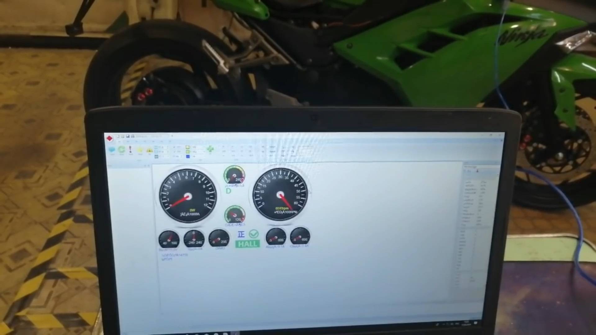 Электромотоцикл Kawasaki Ninja. 4000 Вт. Езда, разогнали до 120 и это не предел! смотреть онлайн