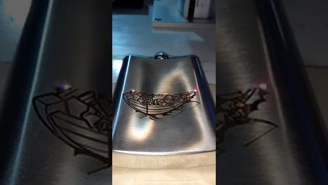 Гравировка на металической фляжке смотреть онлайн