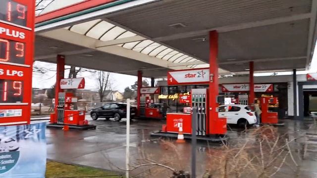 Вот сколько стоит бензин в Берлине. смотреть онлайн