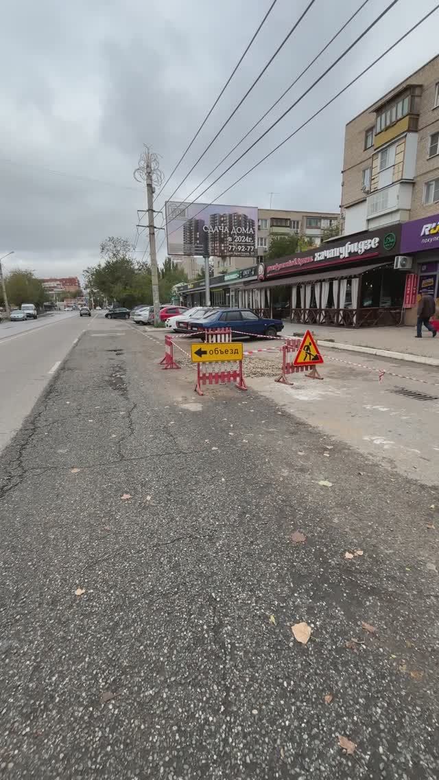 В Астрахани машина провалилась под землю, в очередной раз