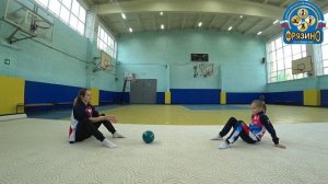 Зарядка для всей семьи! Тренируемся в паре! Упражнения с мячом