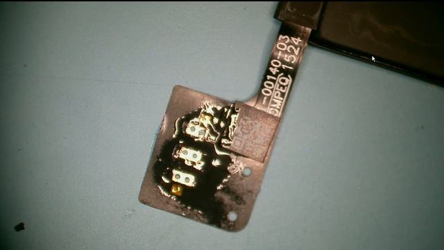 iPod Touch (6th gen) battery replacement Part Two: The removal & installation of a new battery смотреть онлайн