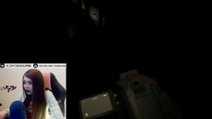 СТРИМЕРША КАРИНА ИГРАЕТ В OUTLAST