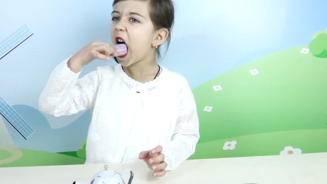 Играем вместе с Эмилюшей в Веселую кухню смотреть онлайн