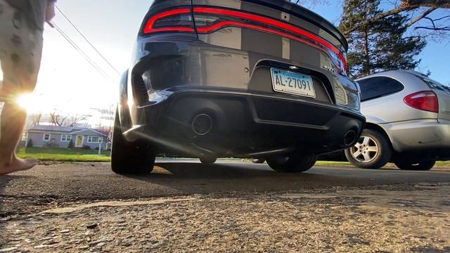 2022 Dodge Charger Jailbreak Cold Start (All stock with revs) смотреть онлайн