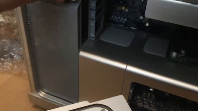 Mac Pro 1,1 unboxing and overview смотреть онлайн
