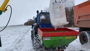 МТЗ 82 чуть не РАЗМОРОЗИЛИ двигатель. Подкормка озимых в МЕТЕЛЬ.