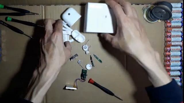 Что есть внутри AirPods 1.2.3 смотреть онлайн