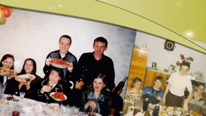 Отец поздравляет сына с Днем рождения