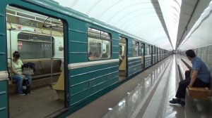 Московский Метрополитен 81-717/714 серии 2517 и 0568 на станции Достоевская