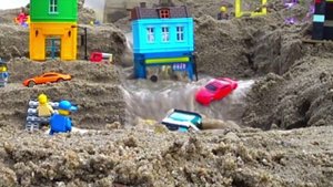 ВОДА СМЫВАЕТ ЛЕГО ПЕСОЧНЫЙ ГОРОД ПРОРЫВ ПЛОТИНЫ