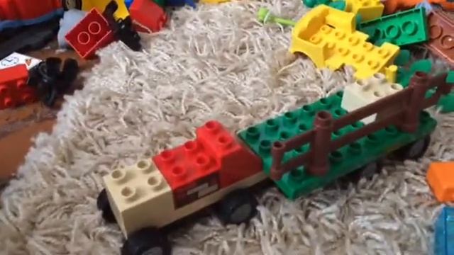 Играем с сыночком. Лего грузовичок. машинки смотреть онлайн