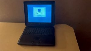 Macintosh PowerBook G3 Wallstreet booting into Mac OS 9.2.2