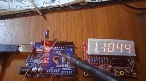 AVR. Пример на ATMega328P. Работа от внутреннего RC генератора и внешнего кварца. Различия.