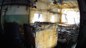 Прогулка по цеху разрушенного завода времен СССР