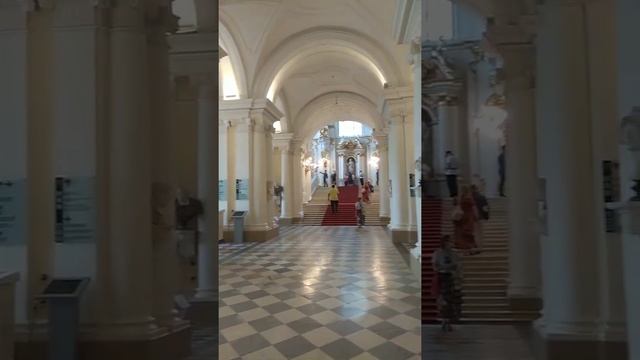 Санкт-Петербург. Зимний дворец. Вид на парадную лестницу.