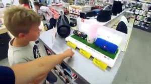 ПОДАРИЛ ШКОЛЬНИКАМ 10 000 РУБЛЕЙ. Потратить все деньги за ОДИН ВЕЧЕР!