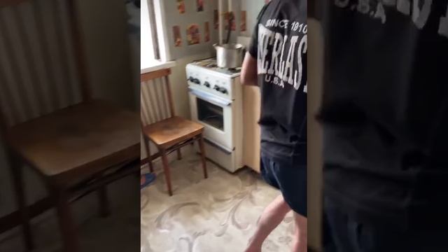 Делаем окрошку. И что же сказала Иришка