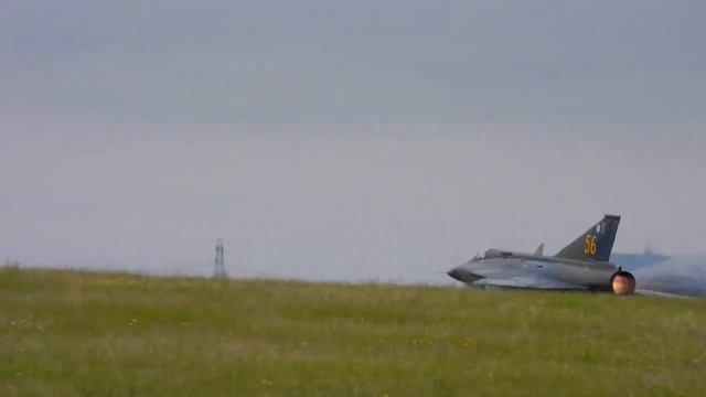 Saab 35 Draken Full Afterburner Takeoff at Teesside Airport смотреть онлайн