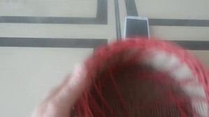 Простая загибка для новичков. Плетение из бумажной лозы..mp4