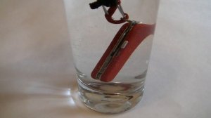 Тест Victorinox Signature Lite 0.6226 на водостойкость.