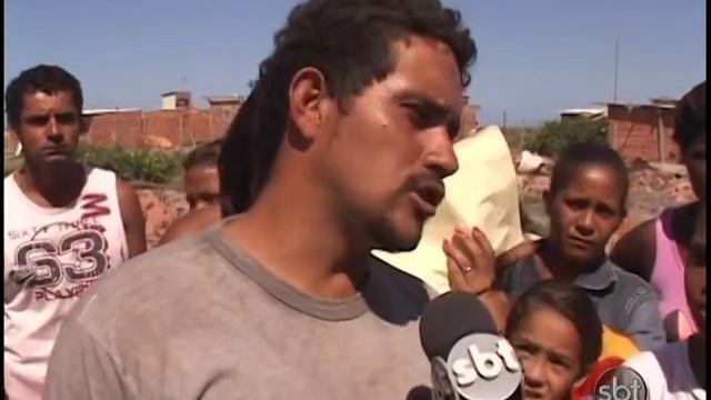 Moradores tem casas demolidas na comunidade Lagomar em Macaé смотреть онлайн