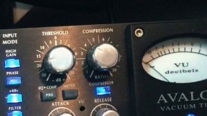 Neumann TLM 49 Mic test with Avalon Vt 737 sp