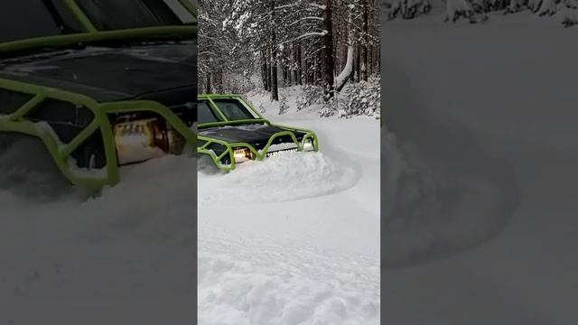 Jeep Cherokee XJ 4.0 in deep snow #cherokee #cherokeexj #jeep #jeeplife #jeepcherokee #jeepwrangler