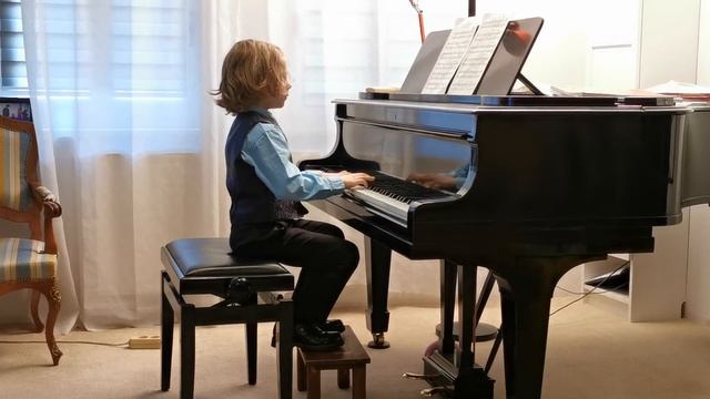 Евгений Петров - «Игра в догонялки» / Evgeny Petrov - "Game of Tag"