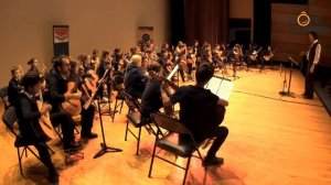 Par tous les chemins de Mathias Duplessy par l'Orchestre Juniors Drôme de Guitares.