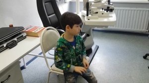 У Кольки болят глазки. Ведем его на прием к детскому врачу Офтальмологу в детскую поликлинику