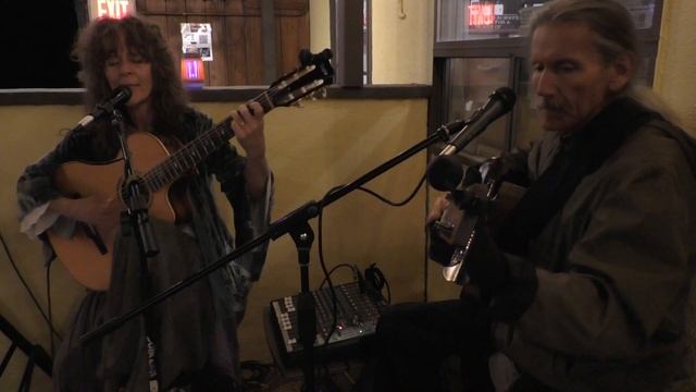 Dreams (Fleetwood Mac) Acoustic Cover смотреть онлайн