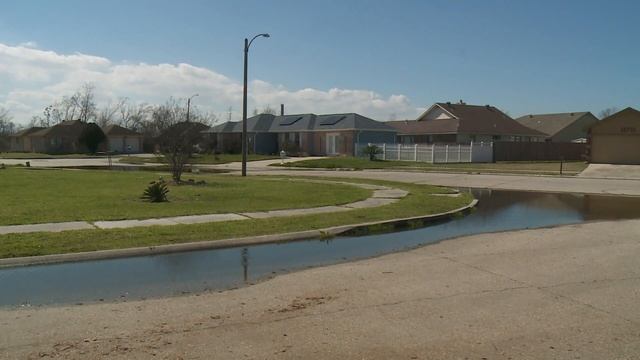 New Orleans residents surrounded by water for weeks смотреть онлайн