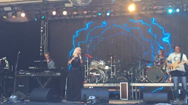 Marju Länik - Varjude Mäng(Live) смотреть онлайн