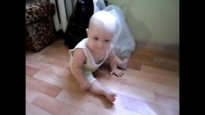 Алиса научилась сидеть! Нашли старое видео ! Алиса крошка!