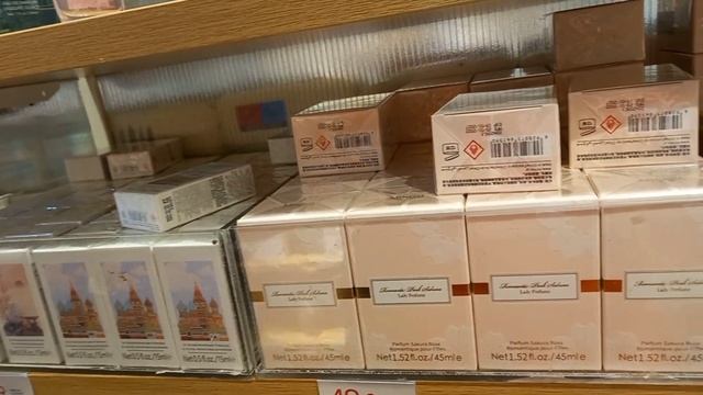 WINDOW SHOPPING 🛍 WHILE WAITING TO MY LITTLE BOSS смотреть онлайн