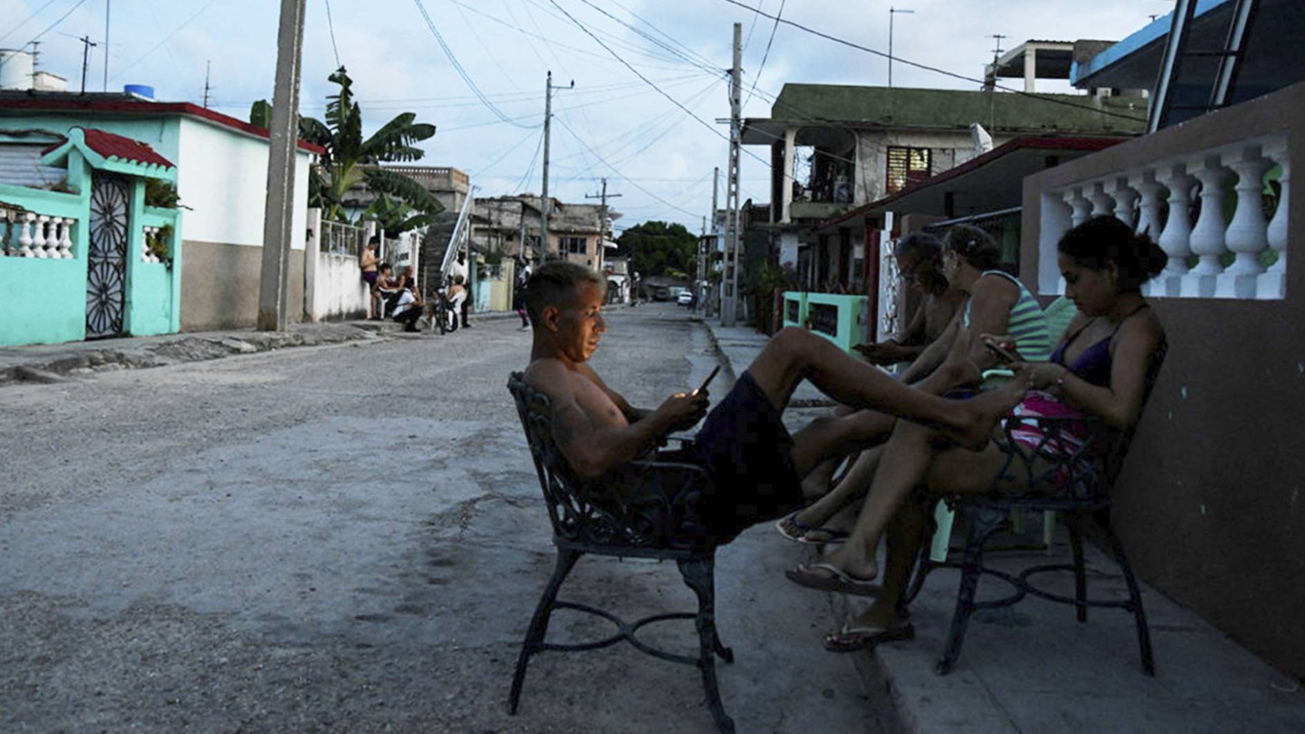 На улицах нет света, не работают светофоры. Куба полностью осталась без электричества смотреть онлайн