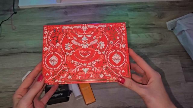 VLOGMAS *15.WOW! Продлила подпуску Blissim! Шикарные подарки на 72 Евро только в декабре.Помада MAC смотреть онлайн