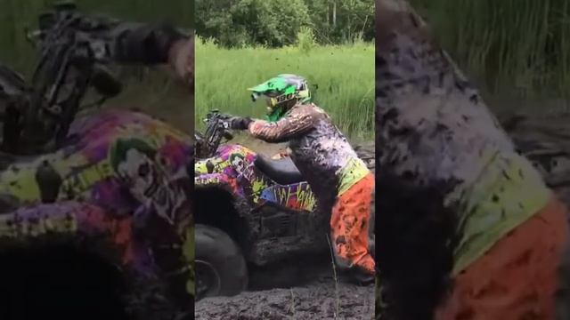 Suzuki Kingquad в вязкой грязюке