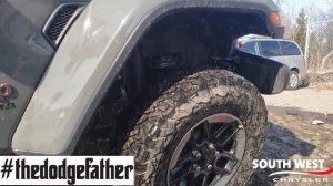 How to use the disconnecting front sway bar on a Jeep Wrangler Rubicon