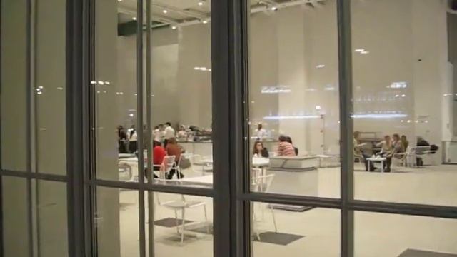 Бывшее здание ГЭС2 на Болотной стало музеем. И пускают туда лишь привитых и переболевших по куаркод смотреть онлайн