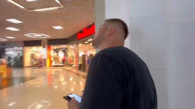 ВЛОГ Едем в Новороссийск выбирать ПОДАРОК для Димы на день рождения ! Алиса красит ЯЙЦА !