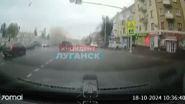 Взрыв в Луганске.

Местные жители говорят, что взорвалась машина. Официальной информации нет