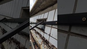 Крыша на балкон последнего этажа в Москве, р-н Ясенево. Козырек над балконом.Течет крыша на балконе.