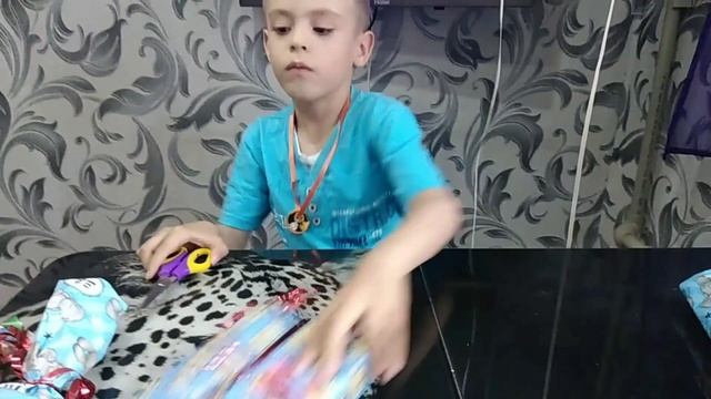 Распаковка подарков на день рождения