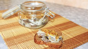 Мойва с луком – вкусная рыбная закуска в банке