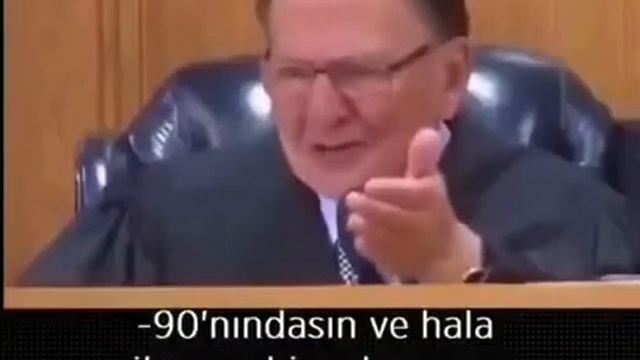 Yargıç Frank Caprio ile Yaşlı Sürücünün Samimi Konuşmaları смотреть онлайн